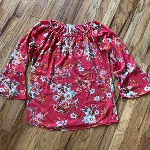 Super cute 3/4 length shirt. Never worn